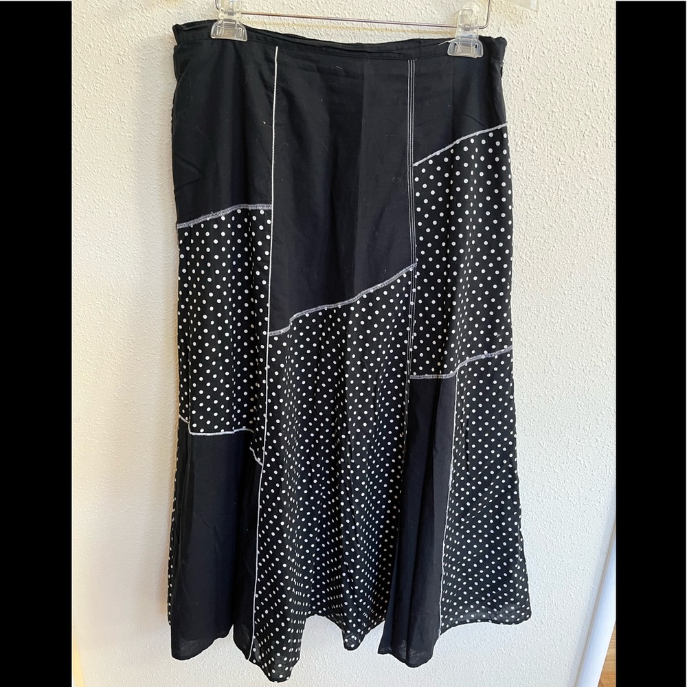 Chico’s beautiful skirt. Cotton. Measures 17” waist (x2) and 36” waist to hem